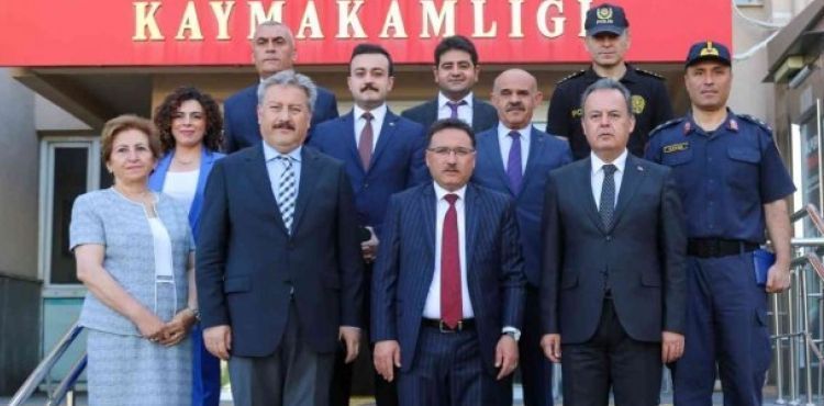 VALİ ÇİÇEK'TEN KAYMAKAMLIK VE BELEDİYEYE ZİYARET
