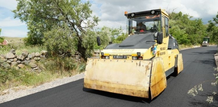MELİKGAZİ'DE ASFALT ATAĞI SÜRÜYOR