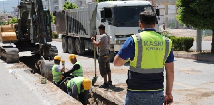 KASKİ, DEVELİ’DE İÇME SUYU HATLARINI YENİLİYOR