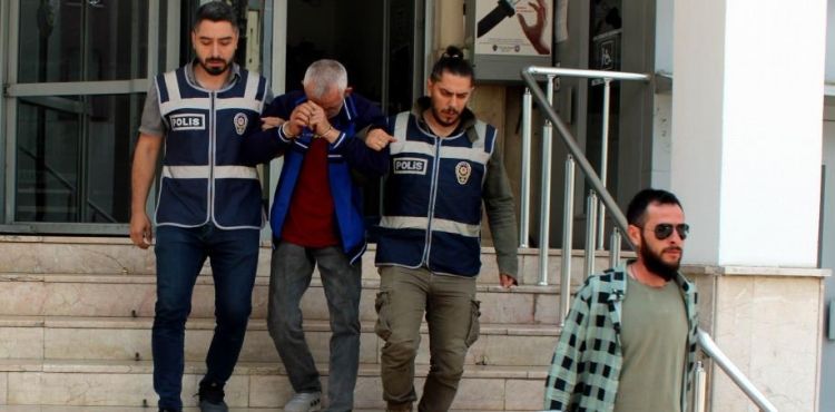 Polisten kaçmak için evine kazdığı tünelde yakalandı