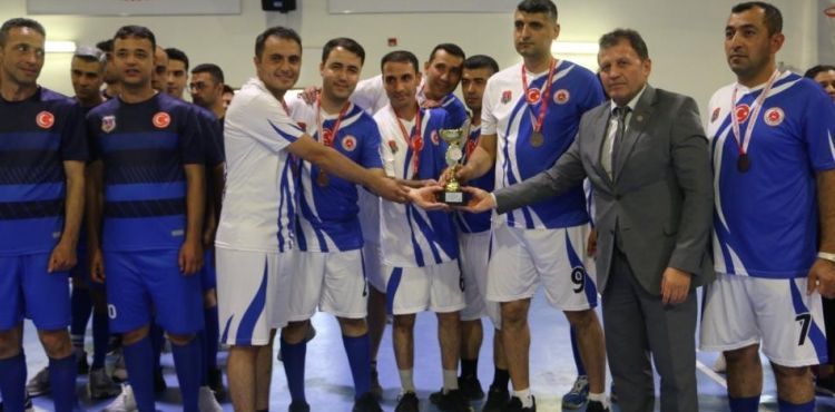 ehit nfaz ve Koruma Memuru Cengiz Yiit Voleybol Turnuvas sona erdi