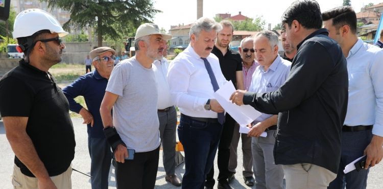 BATTALGAZİ’DE 23 BLOK, 1000 DAİRELİK 2. ETAP İÇİN İLK YIKIM BAŞLADI