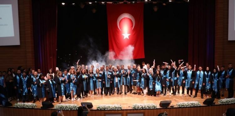 KAYÜ Teknik Bilimler Meslek Yüksekokulu 44. Dönem Mezunlarını Verdi