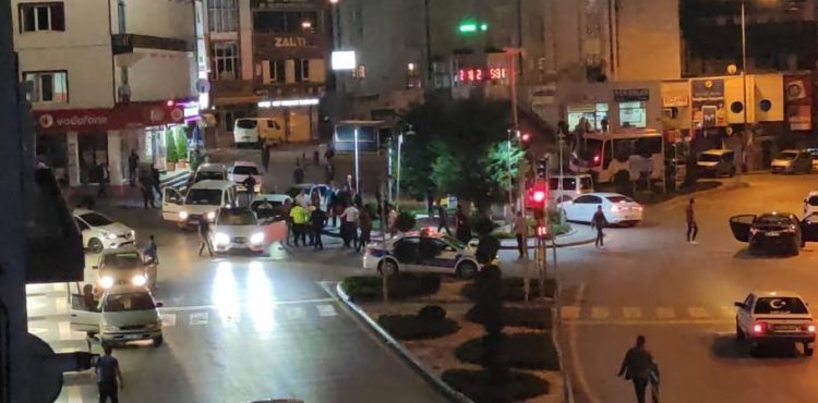 Trafik kazasının ardından kavga çıktı