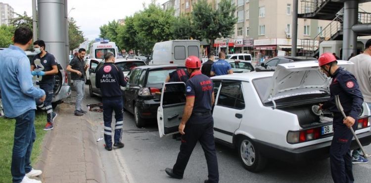 Kayseri’de 9 araç birbirine girdi: 1 yaralı