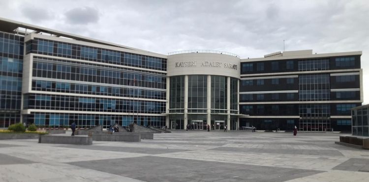 Evinin balkonundan düşme sonucu ölen Raziye Ebru’nun çocuklarının velayeti anneanneye verildi