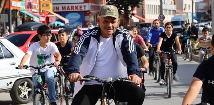 YAHYALI BELEDİYESİ’NDEN ÇOCUKLARA KARNE EĞLENCESİ