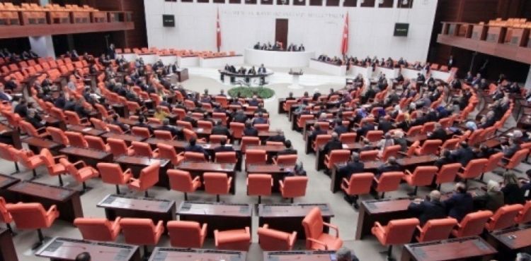 Devlet memurlar ile ilgili dzenlemeler, emekli aylklar gibi konular ieren teklif TBMM'de kabul edildi