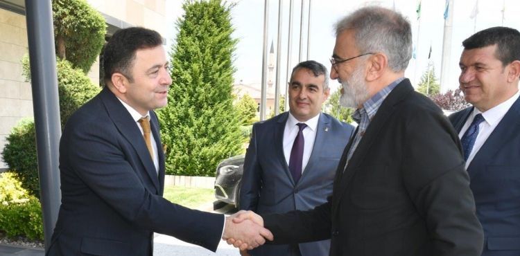 Önceki Dönem Enerji ve Tabi Kaynaklar Bakanı Taner Yıldız, Kayseri OSB Başkanı Mehmet Yalçın’ı ziyaret etti
