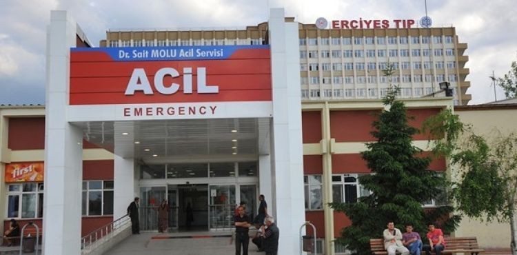 Hastayı bırakıp kavgaya tutuştular