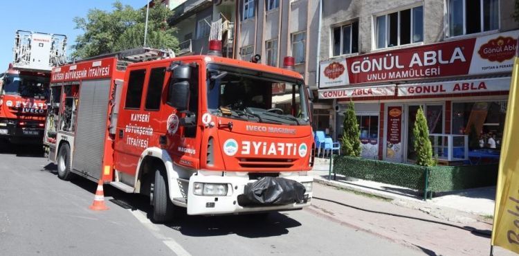 Kayseri'de çıkan yangında ev kullanılamaz hale geldi