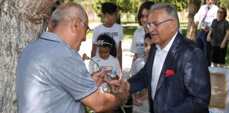 BAŞKAN BÜYÜKKILIÇ’TAN ŞEHİTLİĞE ARİFE VE BAYRAM ZİYARETİ