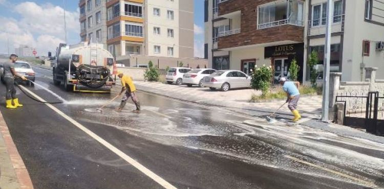 KURBAN KESİM SONRASI MELİKGAZİ, PIRIL PIRIL TEMİZLENİYOR