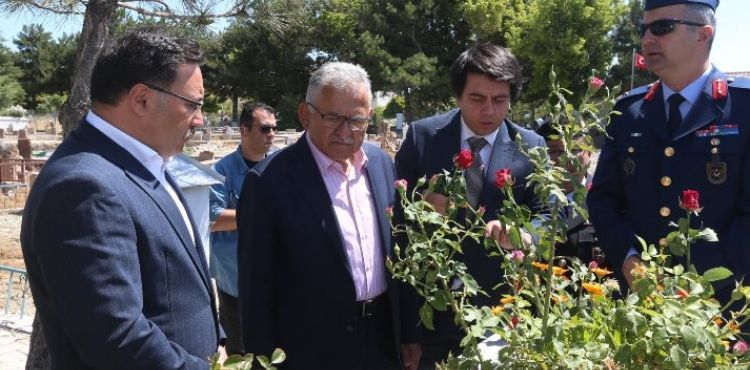 VALİ ÇİÇEK VE BAŞKAN BÜYÜKKILIÇ’TAN “15 TEMMUZ” ŞEHİTLERİNE VEFA