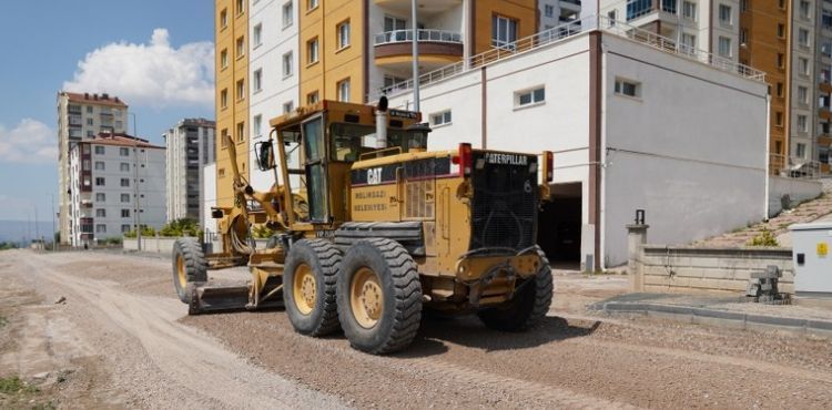TAVLUSUN VE FATİH MAHALLESİNDE ASFALT VE PARKE ÇALIŞMALARI