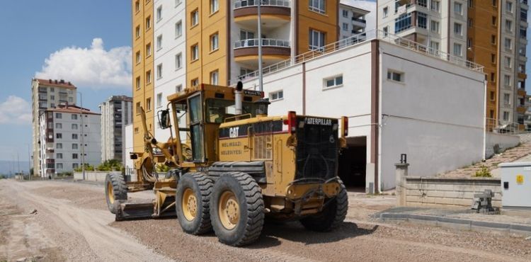 TAVLUSUN VE FATİH MAHALLESİNDE ASFALT VE PARKE ÇALIŞMALARI