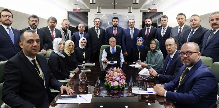 Cumhurbaşkanı Erdoğan, İran dönüşü gazetecilerin sorularını yanıtladı