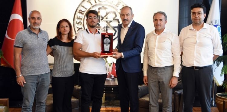 KTO BAŞKANI GÜLSOY, YKS SAYISAL TÜRKİYE BİRİNCİSİNİ KONUK ETTİ