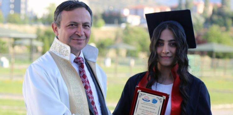 ERÜ Hukuk Fakültesi 15. dönem mezunlarını verdi
