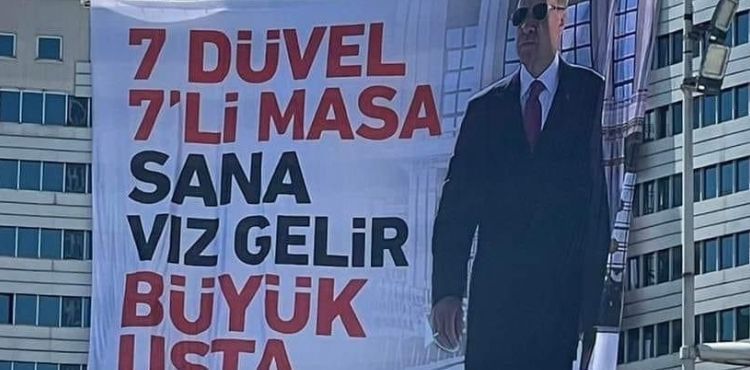 AK Parti'den pankartlı karşılama