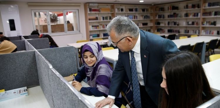 BÜYÜKKILIÇ’TAN 5 ÜNİVERSİTESİ, 80 BİN ÖĞRENCİSİYLE “GENÇ DOSTU” ŞEHİR KAYSERİ’YE DAVET