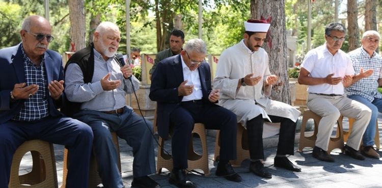 BAŞKAN BÜYÜKKILIÇ, ŞEHİT POLİS ULUÇAY’I MEZARI BAŞINDA ANDI