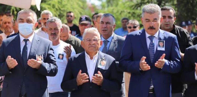 BÜYÜKKILIÇ, GÖREVİ BAŞINDA ŞEHİT OLAN POLİSİN CENAZE TÖRENİNE KATILDI