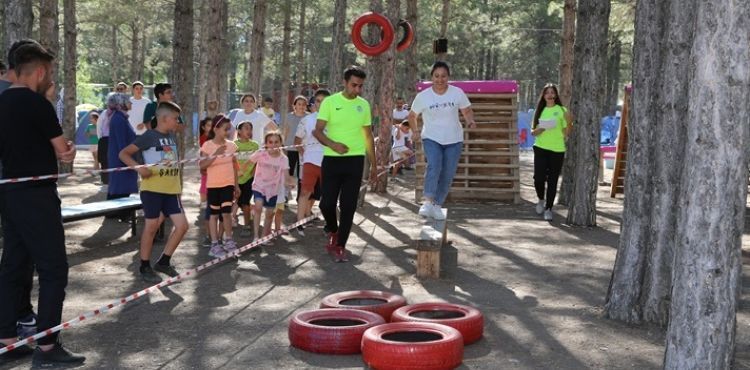 BÜYÜKŞEHİR’İN EĞLENCE VE SPORLA İÇ İÇE DOĞA KAMPI BÜYÜK İLGİ GÖRÜYOR