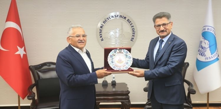 BAŞKAN BÜYÜKKILIÇ’A TÜRK DÜNYASINDAN ‘DOMBRA’LI ZİYARET