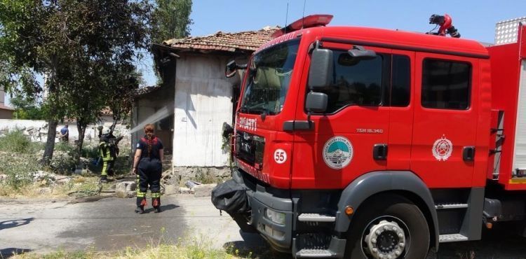 Müstakil evde çıkan yangın söndürüldü