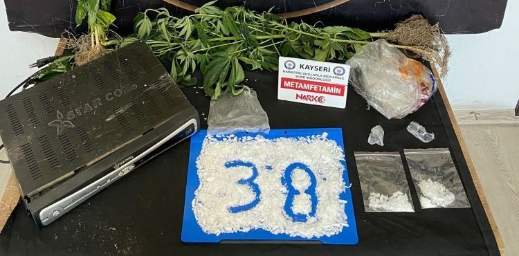 Uyuşturucuyu uydu alıcısı içinde saklayarak kaçmaya çalışan şüpheli yakalandı