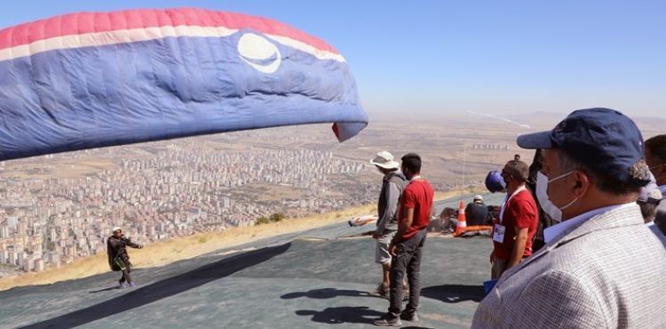 ALİ DAĞI’NDA YAMAÇ PARAŞÜTÜ HEYECANI