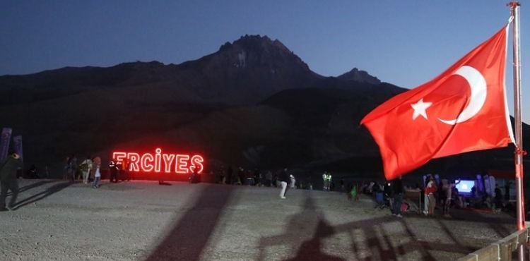 BÜYÜKŞEHİR’DEN ERCİYES’TE PERSEİD METEOR YAĞMURU GÖRSEL ŞÖLEN ETKİNLİĞİ