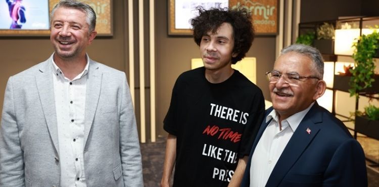 BÜYÜKKILIÇ’TAN TÜRKİYE VE AVRUPA’NIN EN BÜYÜK KARMA AVM’Sİ KUMSMALL’A ZİYARET