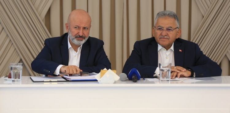 BAŞKAN BÜYÜKKILIÇ’TAN KOCASİNAN’DA MUHTARLARLA İSTİŞARE TOPLANTISI