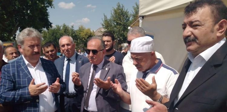 Pastacılar ve Lokantacılar Odası Cuma çıkışı aşure dağıttı