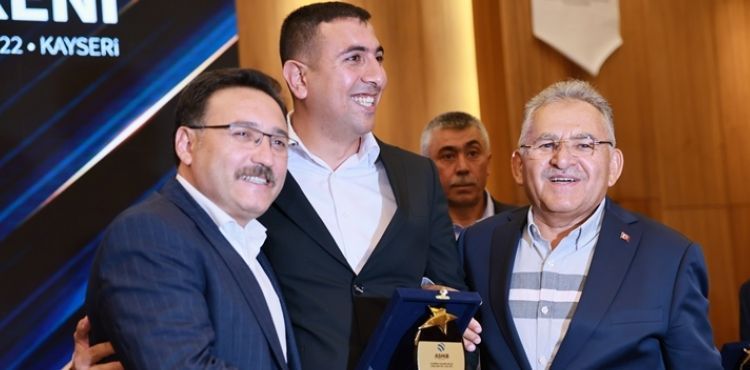 BÜYÜKKILIÇ, ASHİB ÖDÜL TÖRENİ’NDE KONUŞTU: “2022 YILINDA TARIM VE HAYVANCILIKTAKİ HEDEFİMİZ 100 MİLYON TL DESTEK”