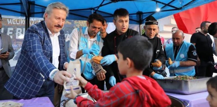 MELİKGAZİ MAHALLE BULUŞMALARINDA GENÇ YAŞLI BİR ARADA EĞLENDİ