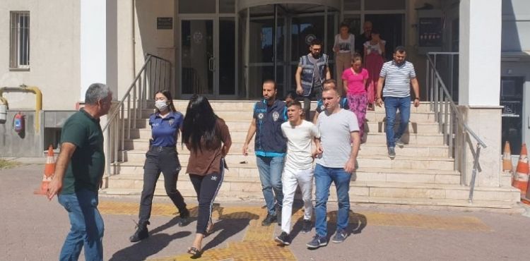 Ev faresi kadınlar önce kameraya sonra polise yakalandı