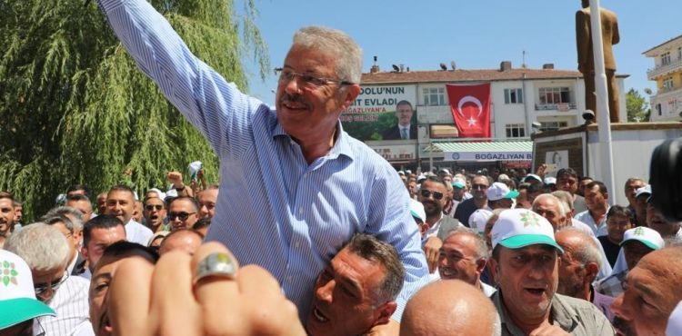 BAŞKAN AKAY’A, BOĞAZLIYAN’DA SEVGİ SELİ