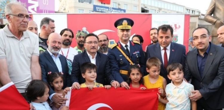KOCASİNAN'DA ŞEHİT VE GAZİ ÇOCUKLARINI SEVİNDİREN 'AY YILDIZ TURU'
