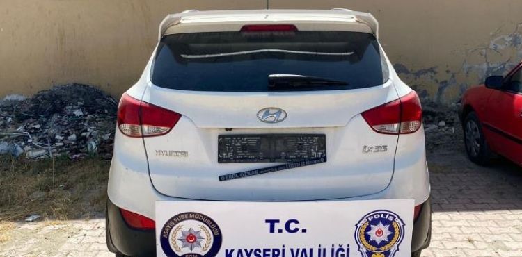 Çekiciyle çalınan 450 bin TL'lik aracı polis buldu