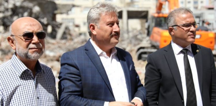 “50. YIL DEDEMAN ORTAOKULU’NDA YIKIM BAŞLADI”