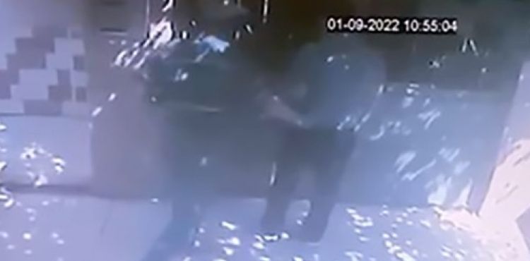 Bina görevlisini sırtından bıçakladı