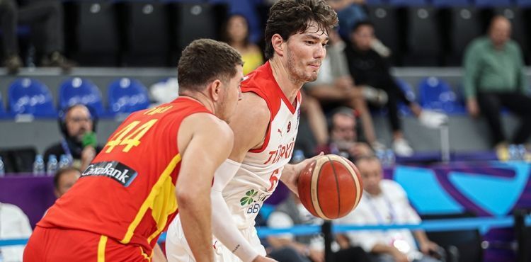A Milli Erkek Basketbol Takımı, İspanya'ya 72-69 yenildi
