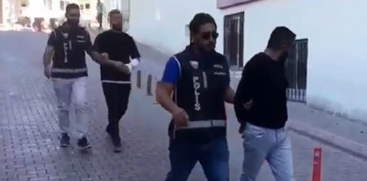 İş adamlarının özel görüşmelerini kayıt altına alıp şantaj yapan 3 kişiye gözaltı