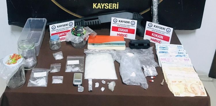 Uyuşturucuyu çelik kasada zulalamışlar