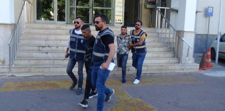 Aranan şahıslar yarım saatlik kovalamaca sonucu yakalandı