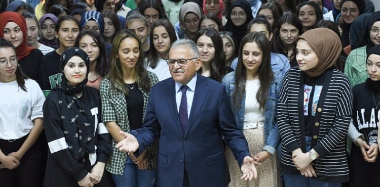 BÜYÜKŞEHİR’İN ULAŞIM VE KIRTASİYE DESTEĞİ BAŞVURULARI BUGÜN BAŞLADI