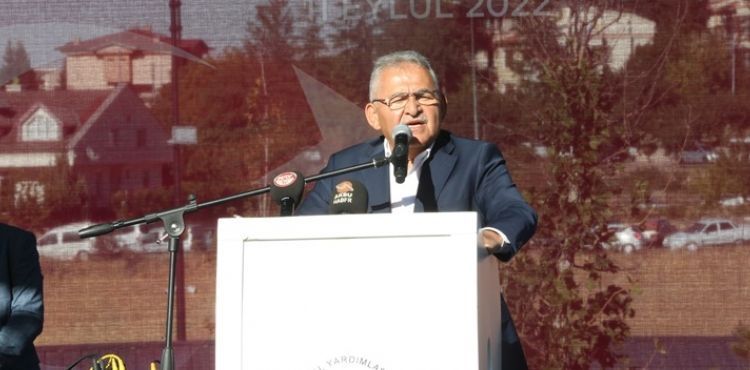 BAŞKAN BÜYÜKKILIÇ, FESTİVALDE VATANDAŞLARLA BULUŞTU